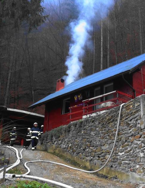 Požar v počitniški hiši na Vurmatu