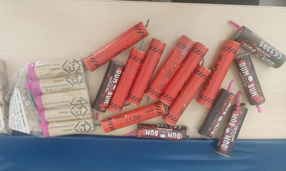 Policisti otrokom zasegli pirotehniko | Avtor: Policija