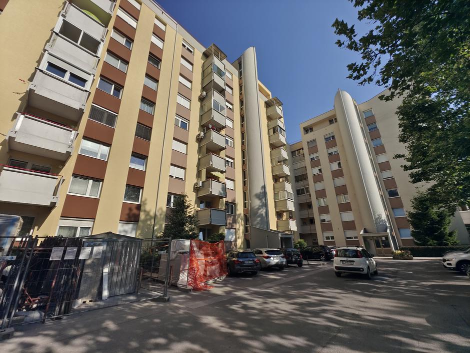 Fasada stopnišče blok | Avtor: D. J.