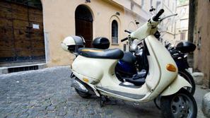 Za nov 50-kubični skuter boste v povprečju odšteli od tisoč do 2500 evrov.