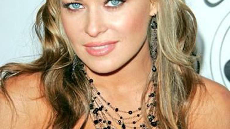 "Pri ličenju uporabljam trike, ki mi jih je pokazala vrhunska vizažistka."