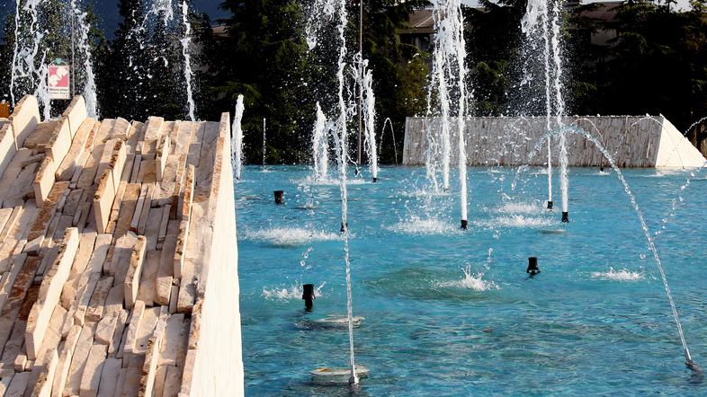 Vzorci vode iz koprske fontane so bili na testih za legionelo negativni.