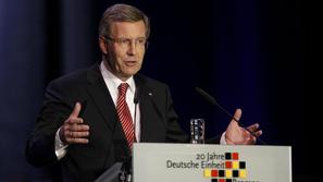 Wulff je povedal, da zase ne zahteva strogega varovanja, saj želi ostati v stiku