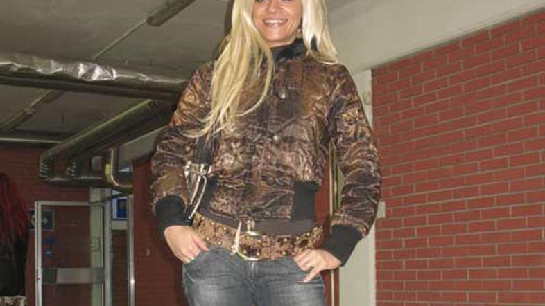 Pevka pravi, da se vsak teden premalo predaja posteljnim radostim.