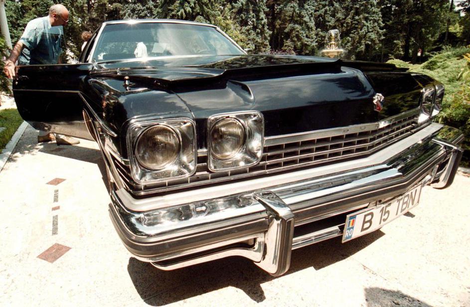 z dražbe Ceausescujevih predmetov 1999-2000