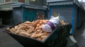 Kruh v kontejnerju