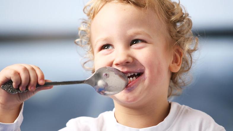 Uživanje jogurta je povezano z manj zobne gnilobe. (Foto: Shutterstock)