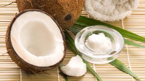 Kokosovo olje je nepredelano in nerafinirano, bogato z lavrinsko maščobno kislin