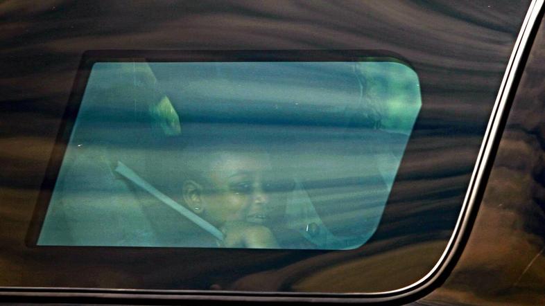 Reutersovi fotografi so ujeli Obamino mlajšo hčer, ki je z mamo pripotovala na p