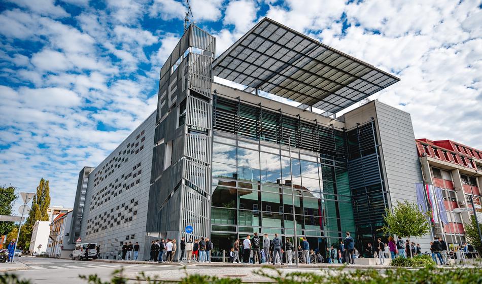 Na fakulteti v Mariboru sta se stepla profesor in študent