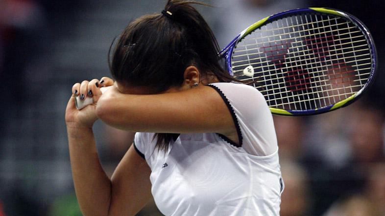 Ana Ivanović (na sliki) je skupaj z Jeleno Janković izgubila odločilno igro dvoj