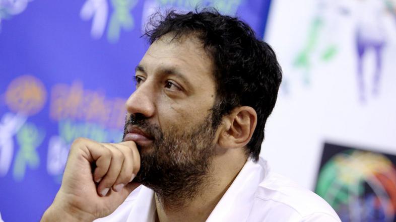 Vlade Divac, Košarka brez meja