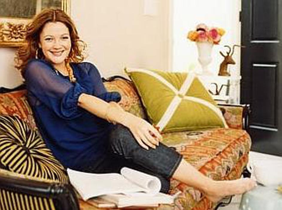 Drew se je v pisarni svoje produkcijske hiše vživela v vlogo notranje dekoraterk