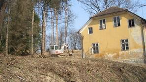 MOL bo podjetniku najprej v zameno ponudila  odškodnino ali novo zemljišče. (Fot