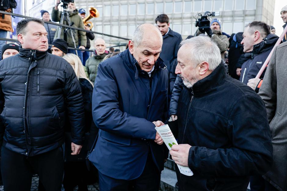 protestni shod, ki ga organizirata Inštitut 1.oktober in ljudska iniciativa Glas upokojencev, Janez Janša | Avtor: Saša Despot