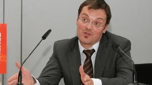 Tožilstvo naj bi ugotavljalo, ali je novinarjem bolniški list Urha Bahovca, bivš