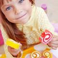 Za otrokove prehranske navade poskrbite čim prej. (Foto: Shutterstock)