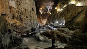 Šumeča jama pozimi