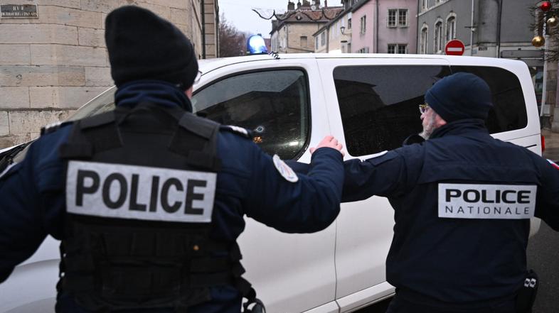 Francoska policija - fotografija je simbolična