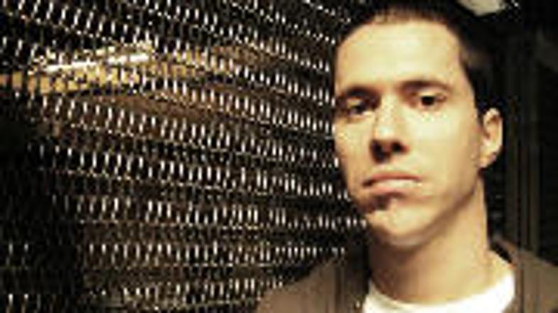 Larry Cons se je DNB kraljestvu predstavil z albumom No Turning Back, s katerim 