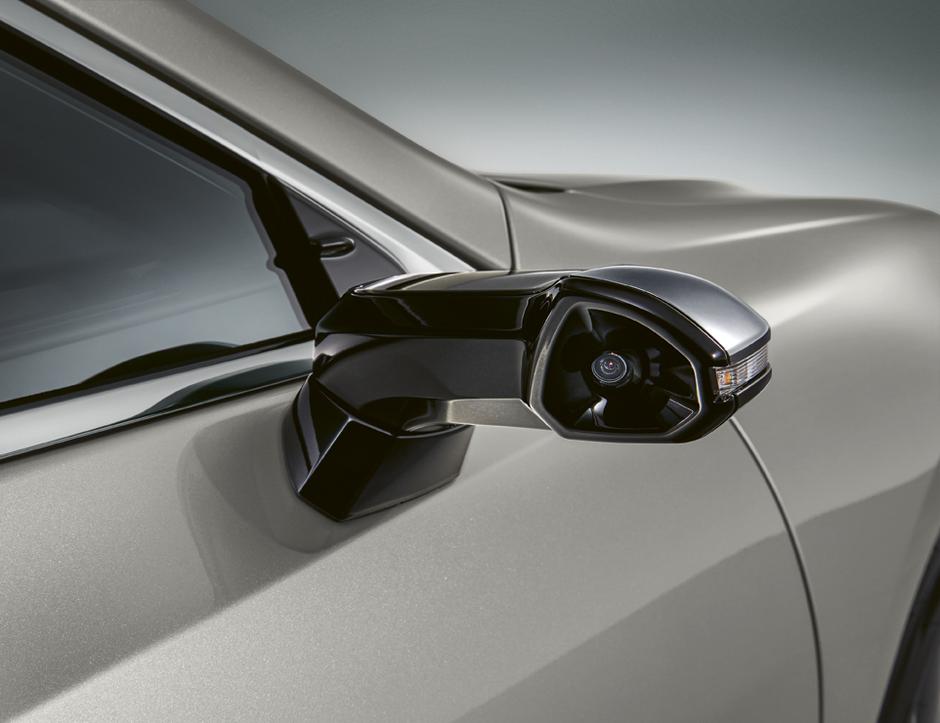 Lexus ES 300h digitalna vzvratna ogledala | Avtor: Lexus