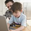 računalnik zaslon otrok starš oče