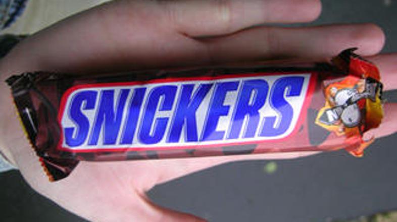 Na seznamu so se znašle tudi popularne čokoladice Snickers.