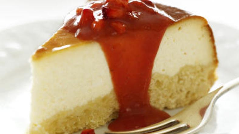 Torto lahko okrasite tudi s sadjem ali sadnim pirejem.