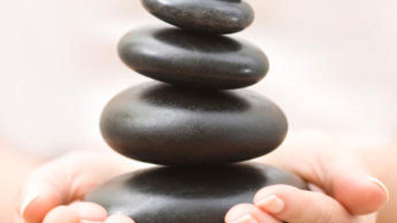 Kamni varujejo domovanje.