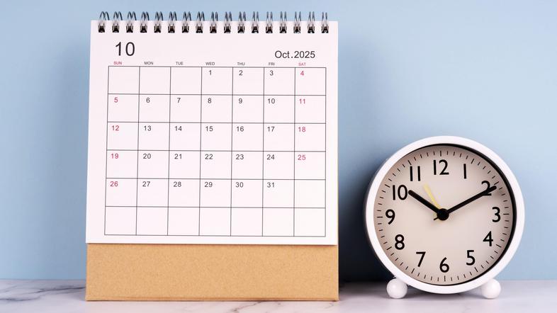 koledar, oktober 2025