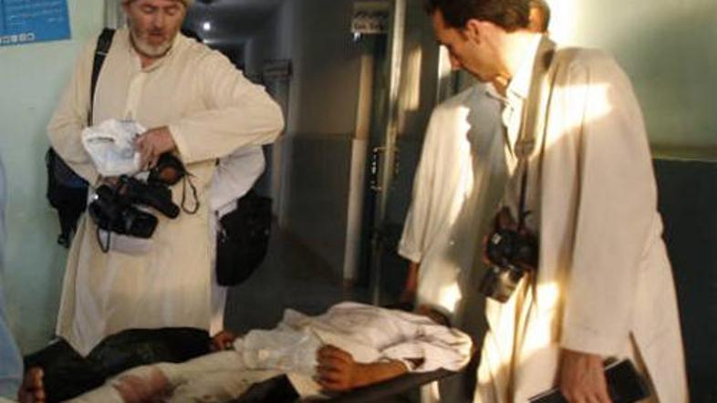 Novinar New York Timesa Stephen Farrel je pred dnevi z afganistanskim novinarjem