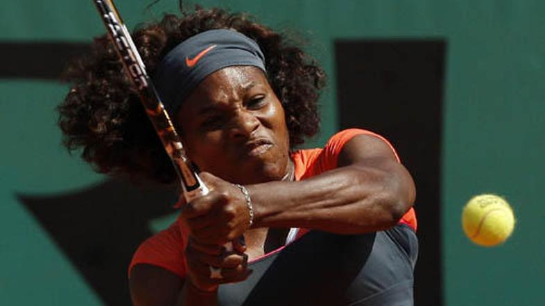 Serena Williams je v izenačenem dvoboju morala priznati premoč Svetlani Kuznjeco