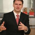 Če kdo ne more več plačevati kredita, se v največ primerih obrne na družino ali 