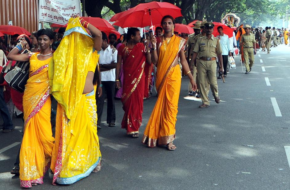 Prvi maj, praznik dela, V indijskem mestu Bangalore so delavke v najstarejši obr