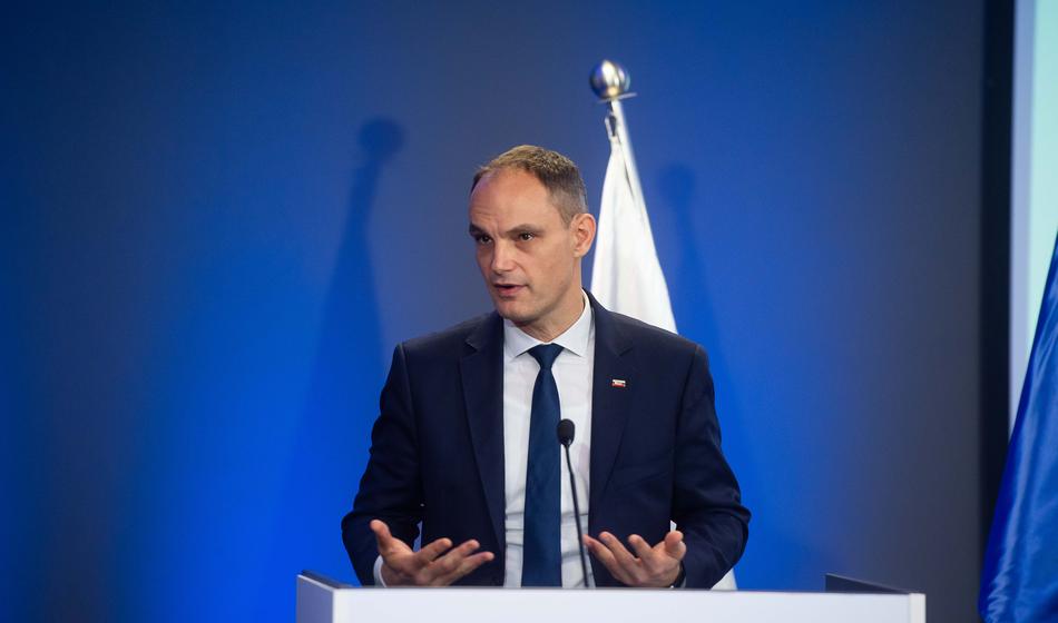 Afera burgerji: Tako se je Logar odzval na očitke, da laže in zavaja