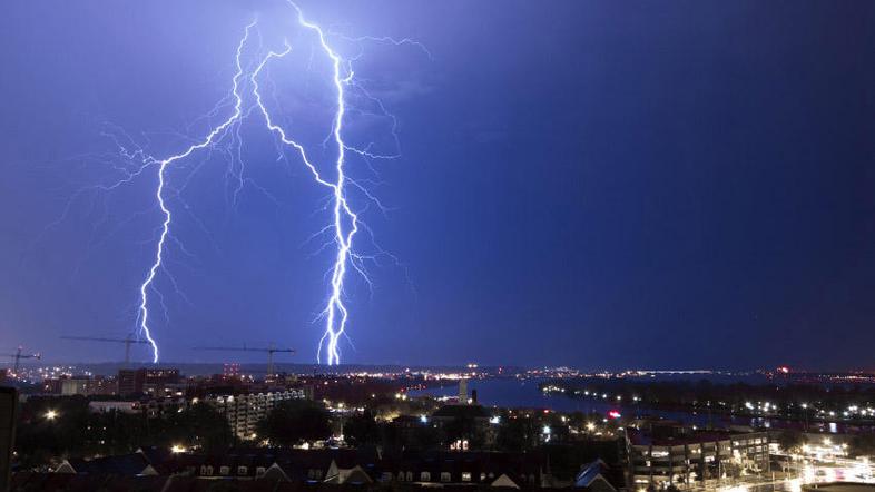 Največja verjetnost neviht bo jutri in v petek, in sicer predvsem v popoldanskih