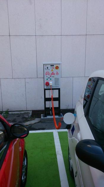 Električna polnilnica