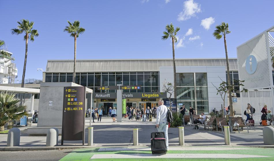 Šok na letališču: Na letalo poskušal vkrcati mrtvo ženo