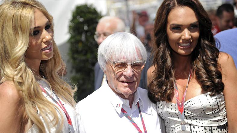 Bernie Ecclestone, ki sta ga takole minuli vikend v Monte Carlu spremljali hčerk