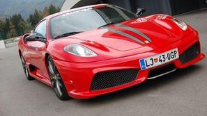 Ferrari F430 scuderia je eden tistih avtomobilov, ki žile hipoma preplavi z adre