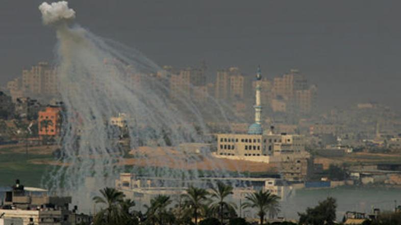 Izrael je v ofenzivi na Gazo uporabljal fosfor v naseljenih območjih, so potrdil