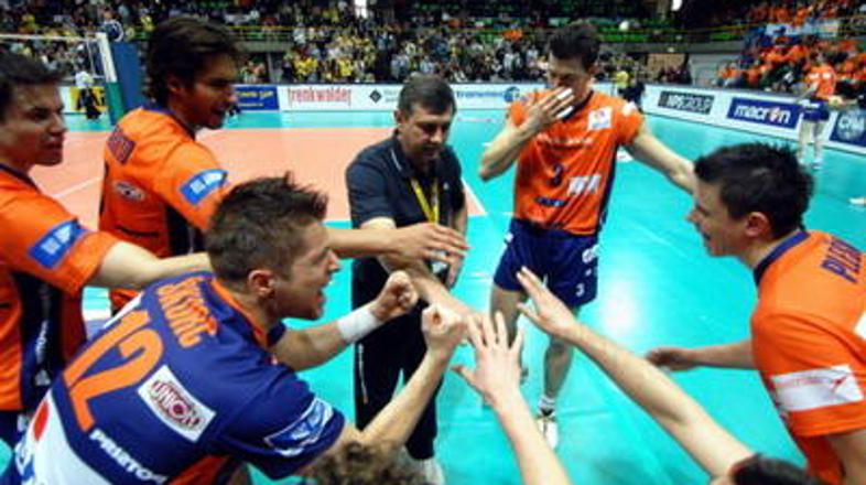 Blejci bodo najresnejši kandidati za osvojitev domače lovorike.