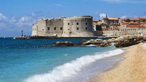 Turizem bodo spodbujali tudi s plačevanjem v evrih. (Foto: Shutterstock)