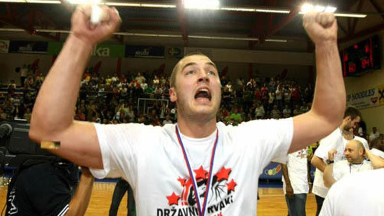 Marko Milić Union Olimpija državni prvaki veselje slavje naslov prvaka prvakov