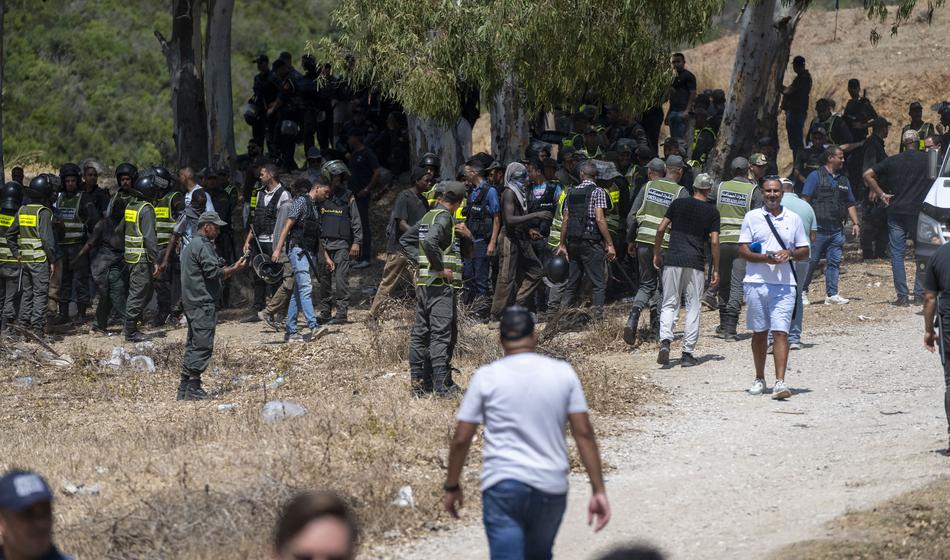 Drama na meji EU: Prišlo je na stotine migrantov