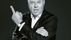 Steinbrück pokazal srednji prst