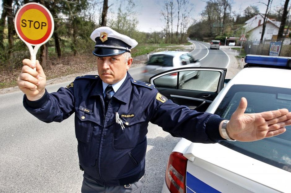 Policist | Avtor: Boštjan Tacol