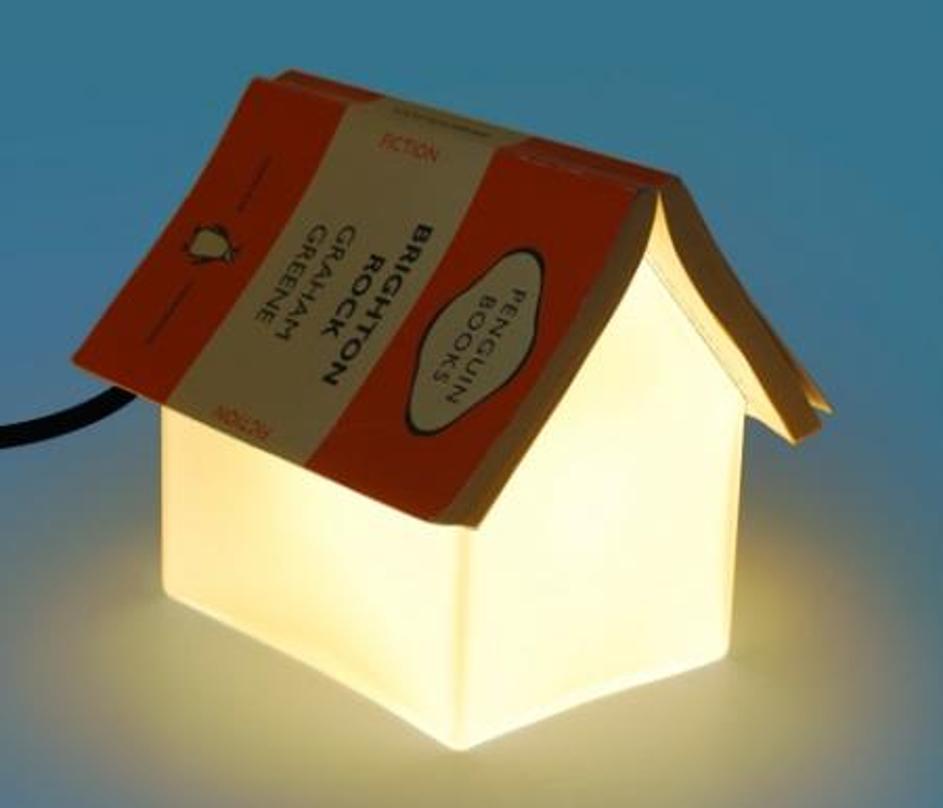 Lučka Bookrest Lamp. Oblikovanje: Suck UK.