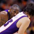 Kobe Bryant (levo) in Steve Nash NBA finale četrta tekma Suns Lakers