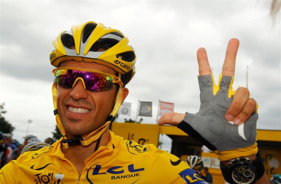 Alberto Contador, zmagovalec letošnjega Toura, zapušča Astano. (Foto: Reuters)